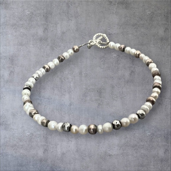 Rice pearl bracelet with gold & silver tone spacers plu a silver plated toggle - Picture 2 of 3